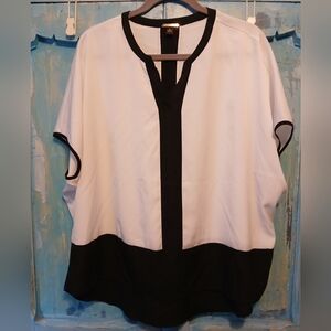 Dana Buchman Black and White Blouse